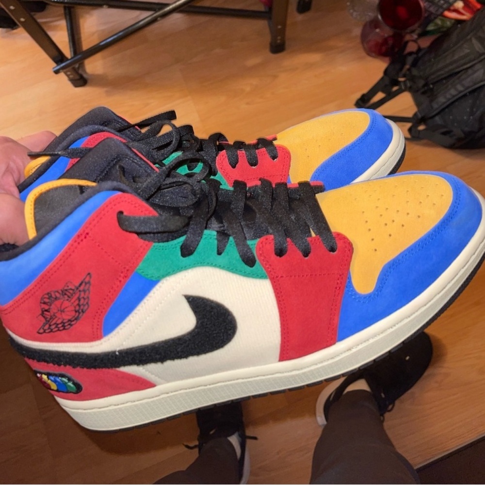 Jordan 1 mids fearless great condition